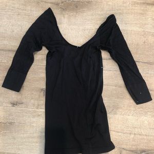 Low-back quarter sleeve top